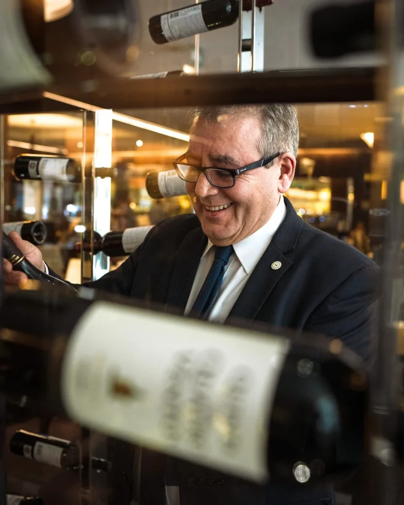 Nós sabemos o que corre por aí- o @sheratonlisboa é só para milionários e até o porteiro deve te